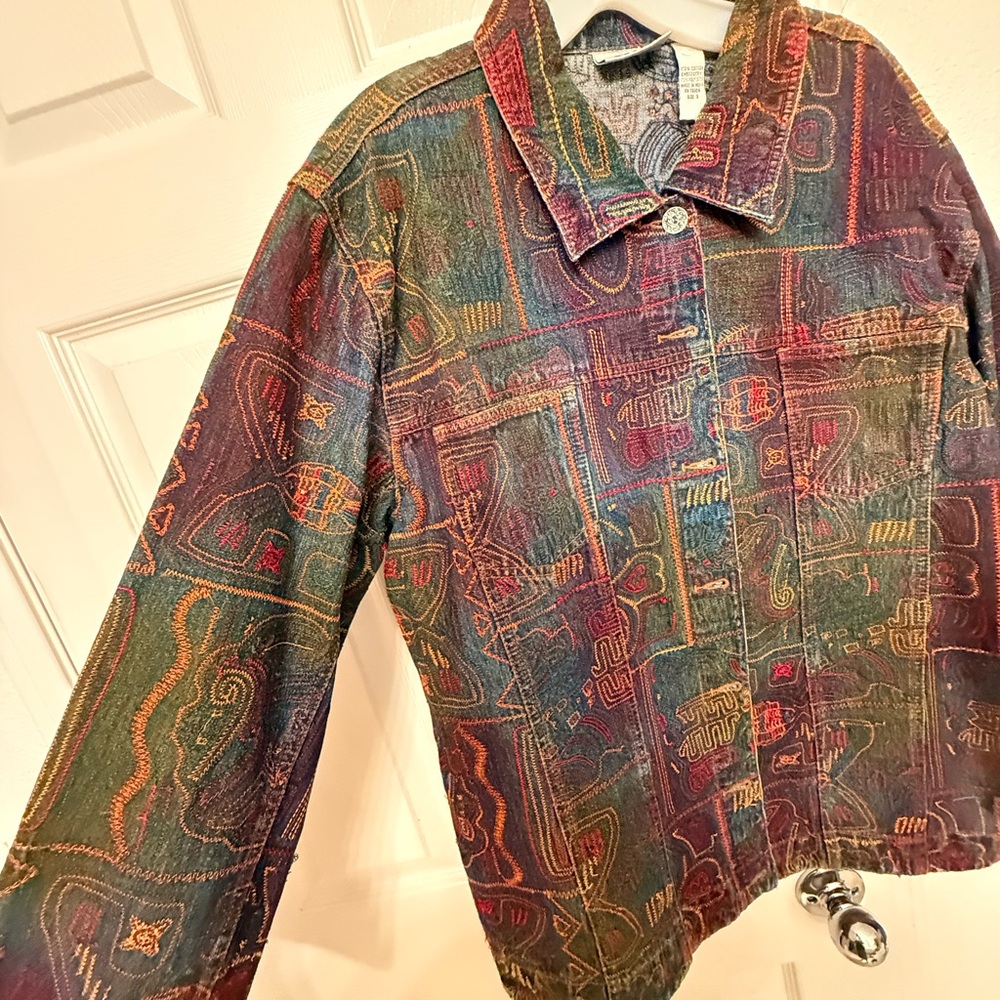 Chico
Women’s Full embroidered Jacket